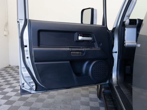 Used 2011 Toyota FJ Cruiser 4WD w/ Convenience Pkg image 16