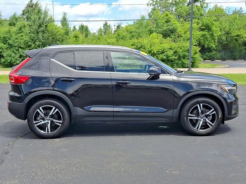 Used 2024 Volvo XC40 B5 Core AWD/4WD image 25