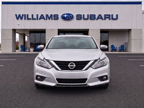 Used 2017 Nissan Altima 2.5 SL w/ 2.5 Technology Package FWD image 2