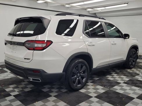 Certified 2025 Honda Pilot Sport image 6