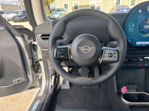Used 2025 MINI Cooper 2-Door Hardtop image 10