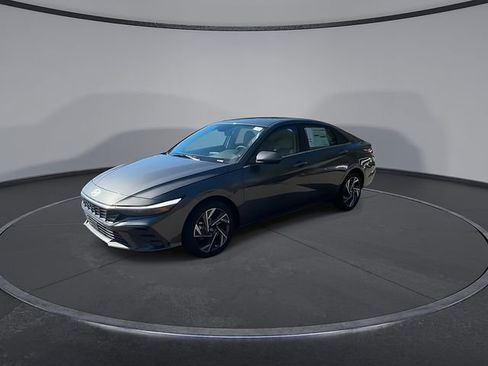New 2025 Hyundai Elantra Limited FWD image 5