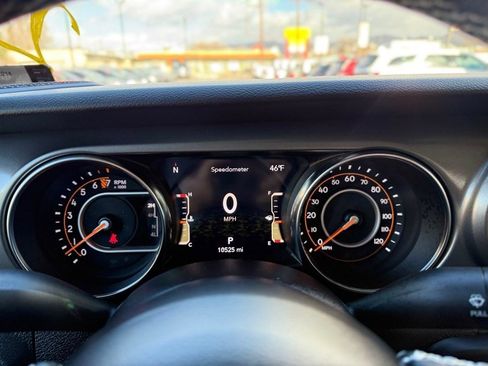 Used 2023 Jeep Gladiator Sport image 32