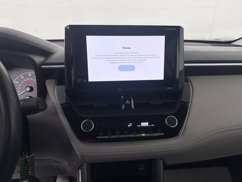 Used 2023 Toyota Corolla Cross L image 25