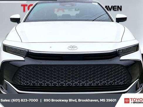 Used 2024 Toyota Crown Limited image 3