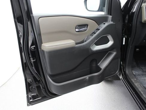 Used 2022 Nissan Frontier SV w/ Technology Package AWD/4WD image 16