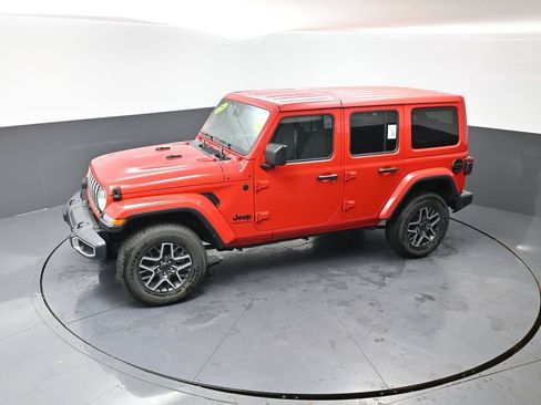 Used 2025 Jeep Wrangler Unlimited Sahara AWD/4WD image 46