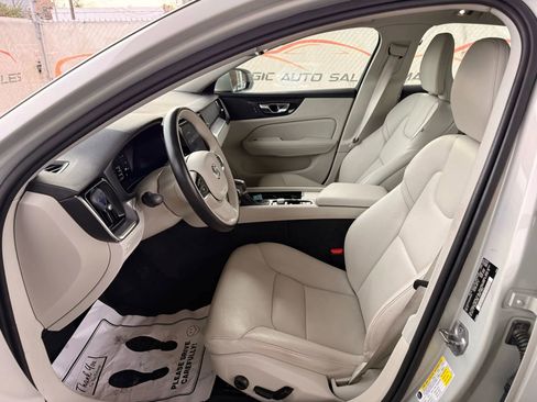 Used 2019 Volvo S60 T6 Momentum image 15