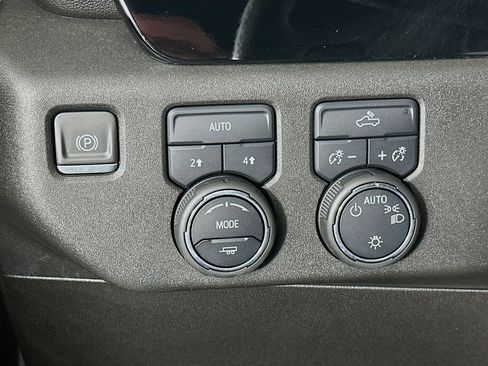 Used 2023 Chevrolet Silverado 1500 LT AWD/4WD image 17