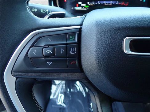 Used 2023 Jeep Grand Cherokee 30th Anniversary AWD/4WD image 17