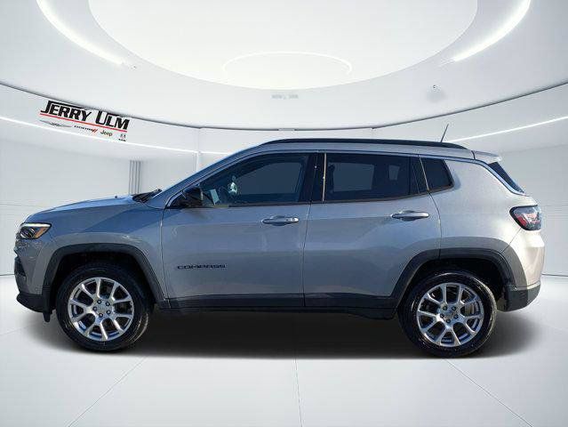 Certified 2023 Jeep Compass Latitude w/ Sun and Sound Group AWD/4WD image 6