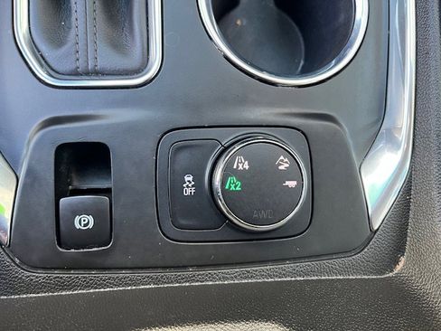 Used 2019 Chevrolet Traverse LT image 16