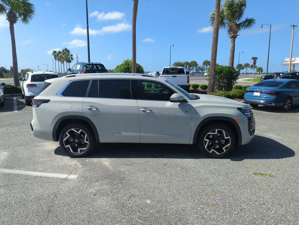 New 2027 Volkswagen Atlas SEL R-Line AWD/4WD image 3