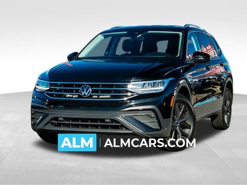 Used 2024 Volkswagen Tiguan SE image 1