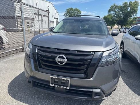Used 2023 Nissan Pathfinder SV w/ SV Premium Package AWD/4WD image 2