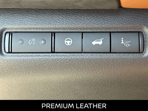 Certified 2026 Nissan Pathfinder Platinum FWD image 12