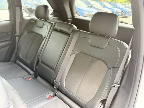 Used 2023 Jeep Grand Cherokee Altitude AWD/4WD image 28