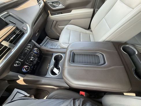 Used 2023 GMC Yukon XL SLT AWD/4WD image 27