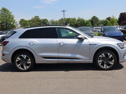 Used 2021 Audi e-tron Premium w/ Convenience Plus Package AWD/4WD image 4