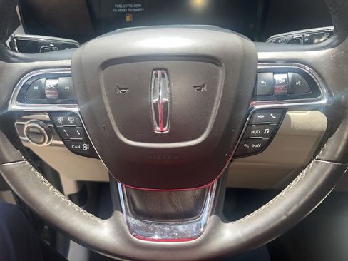 Used 2019 Lincoln Navigator Select w/ Technology Package RWD image 15