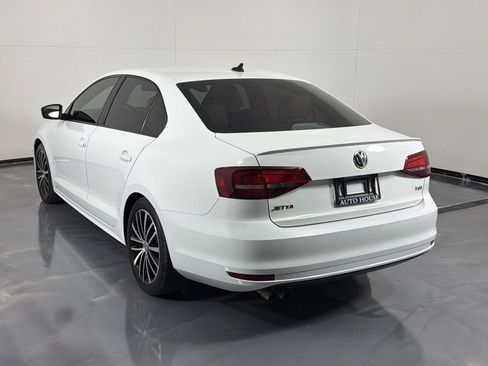 Used 2017 Volkswagen Jetta Sport FWD image 5