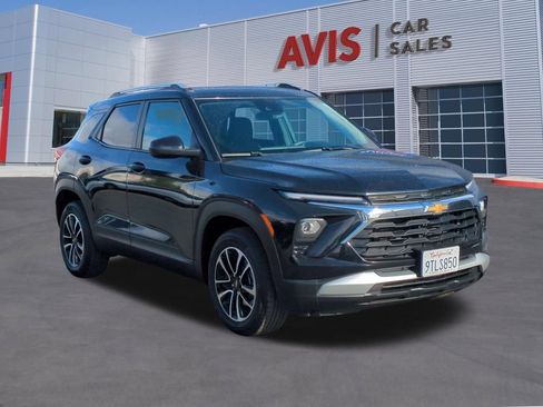 Used 2025 Chevrolet TrailBlazer LT AWD/4WD image 3