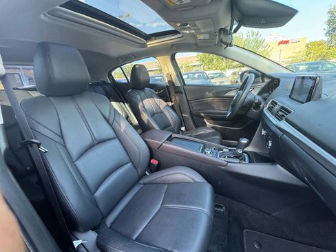 Used 2018 MAZDA MAZDA3 Touring image 13