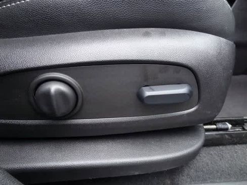 Used 2024 GMC Terrain SLT image 25