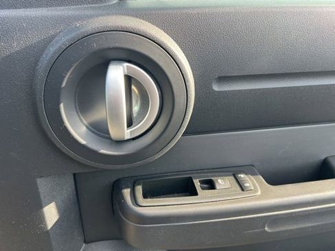 Used 2008 Dodge Nitro SXT image 25