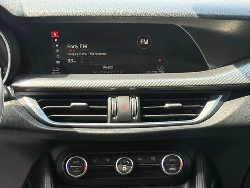 Used 2018 Alfa Romeo Stelvio Sport w/ Quick Order Package 22J Sport AWD/4WD image 10