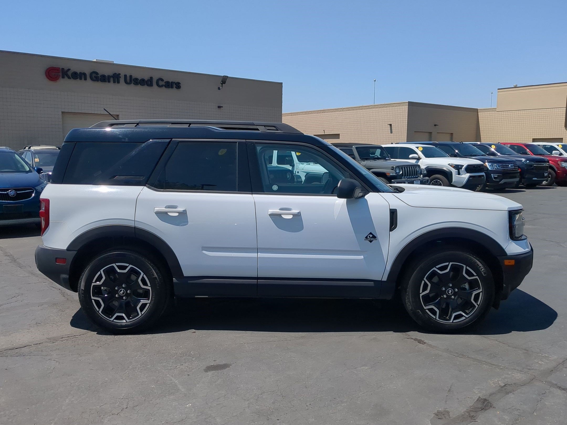 Used 2025 Ford Bronco Sport Outer Banks AWD/4WD image 2
