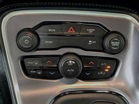 Used 2019 Dodge Challenger SXT image 26