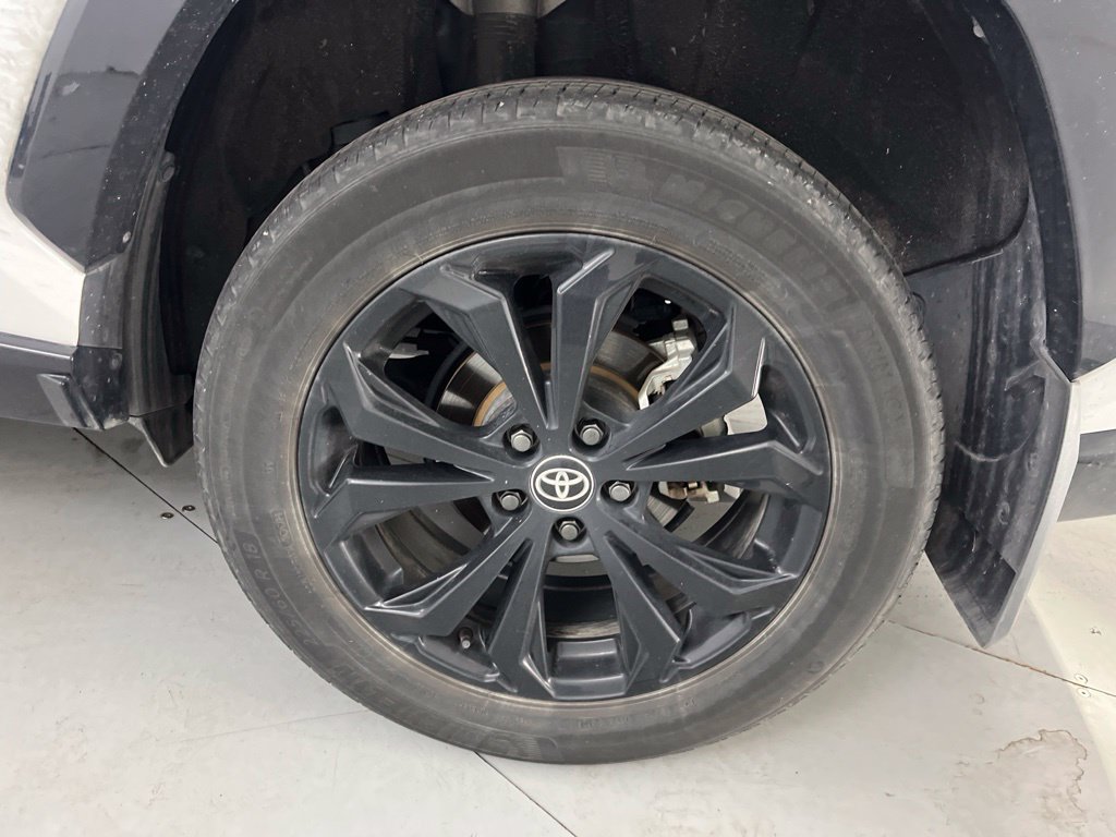 Used 2025 Toyota RAV4 XSE AWD/4WD image 10