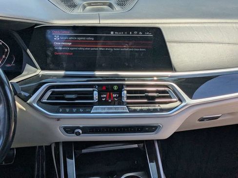 Used 2021 BMW X7 M50i w/ Dynamic Handling Package AWD/4WD image 16