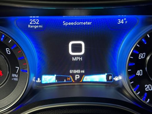 Used 2018 Chrysler 300 Limited image 8