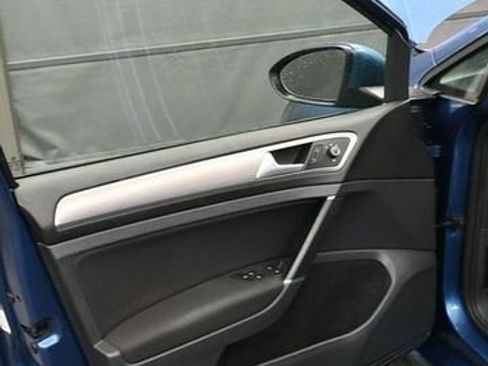 Used 2016 Volkswagen Golf S FWD image 10