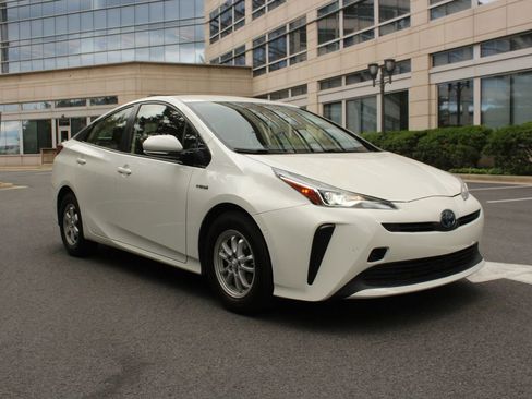 Used 2019 Toyota Prius LE w/ Carpet Mat Package FWD image 1