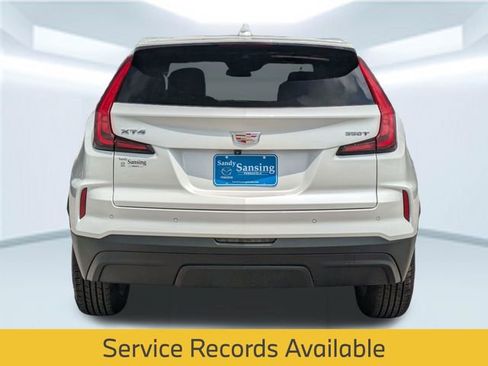 Used 2024 Cadillac XT4 Luxury w/ Cold Weather Package FWD image 5