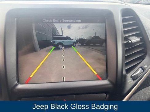 Used 2017 Jeep Cherokee Limited FWD image 19