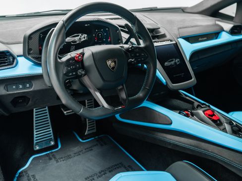 Used 2025 Lamborghini Revuelto AWD/4WD image 13
