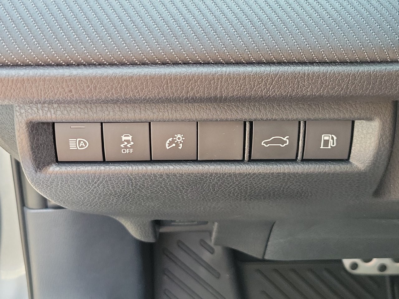 Used 2026 Toyota Camry SE FWD image 32