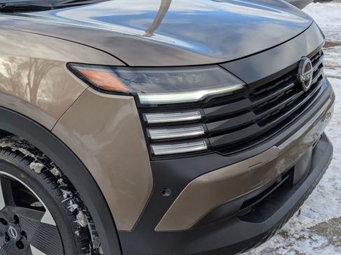 Certified 2025 Nissan Kicks SR image 33