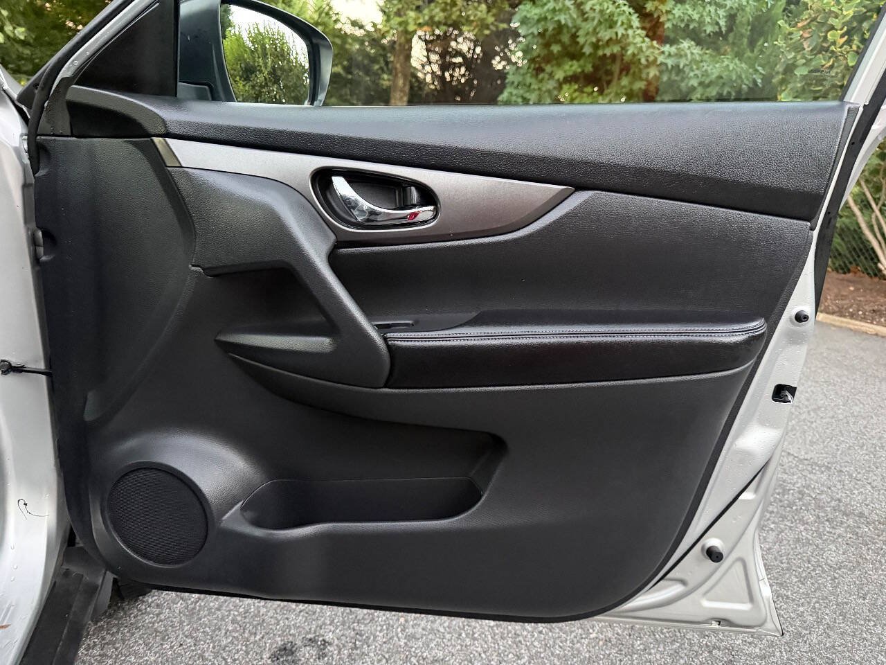Used 2015 Nissan Rogue SV AWD/4WD image 17