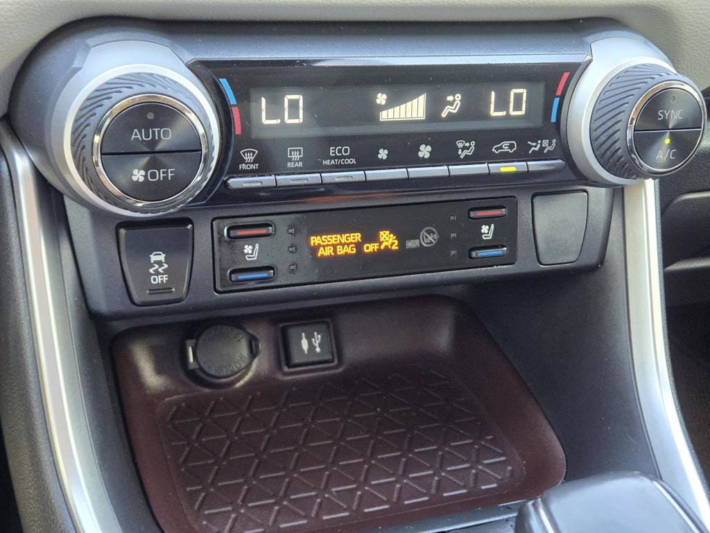Used 2019 Toyota RAV4 Limited FWD image 28