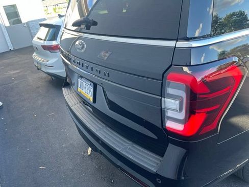 Certified 2022 Ford Expedition Limited AWD/4WD image 3