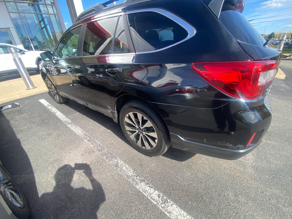 Used 2017 Subaru Outback 3.6R Limited AWD/4WD image 5