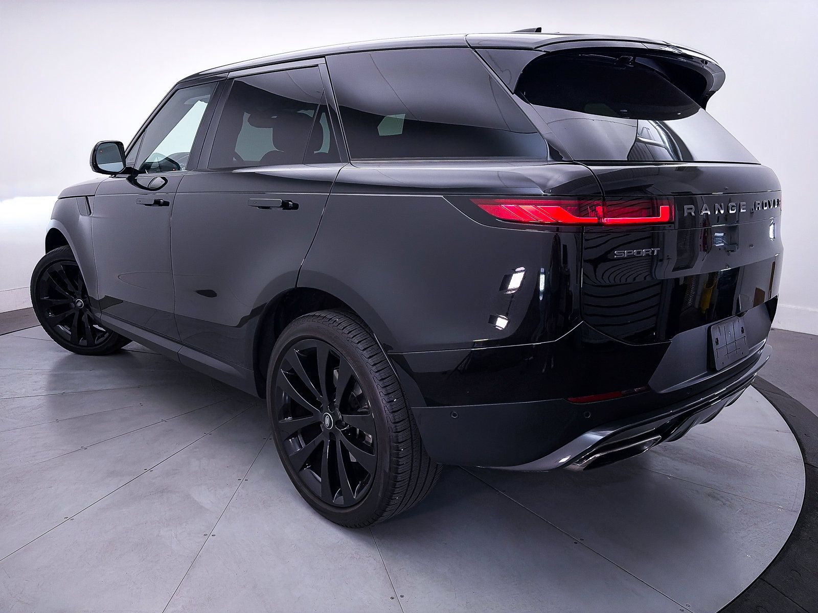 Used 2024 Land Rover Range Rover Sport SE AWD/4WD image 2