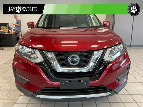 Used 2020 Nissan Rogue SV w/ Premium Package FWD image 2