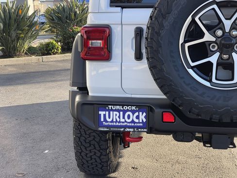 New 2026 Jeep Wrangler Unlimited Rubicon w/ Technology Group image 9