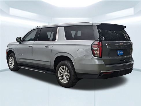 Used 2023 Chevrolet Suburban LT image 4